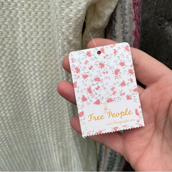 Free People NWT Waffle Knit Boho Cuff Thermal Ivory Oversized Hi/Low Size L - Picture 2 of 10